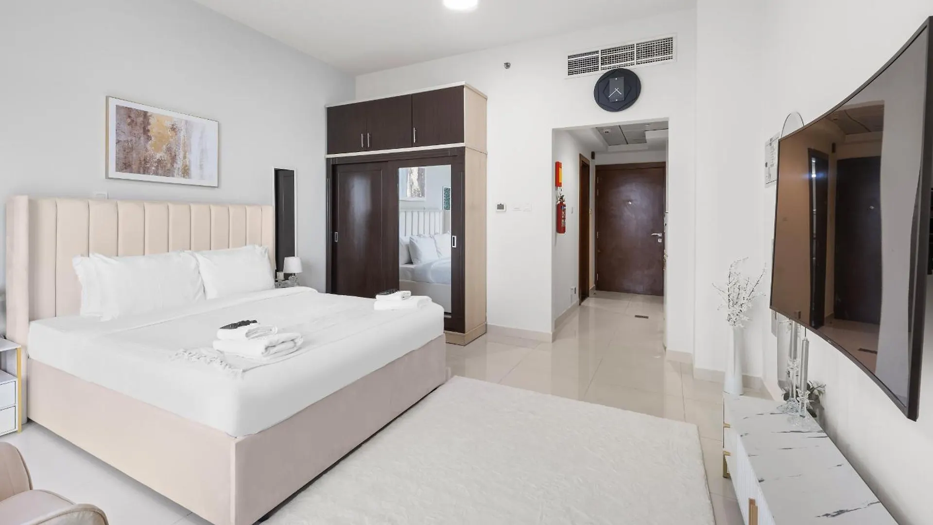 Elegant Urban Studio In Al Manara Tower, Jvt Dubai Apartment